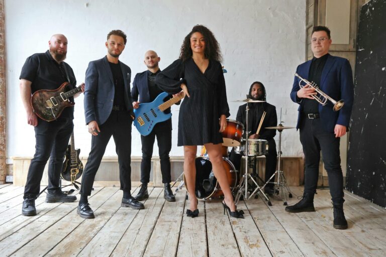 Bands For Wedding: Hire the Best Live Band for an Unforgettable Celebration with Salut Band