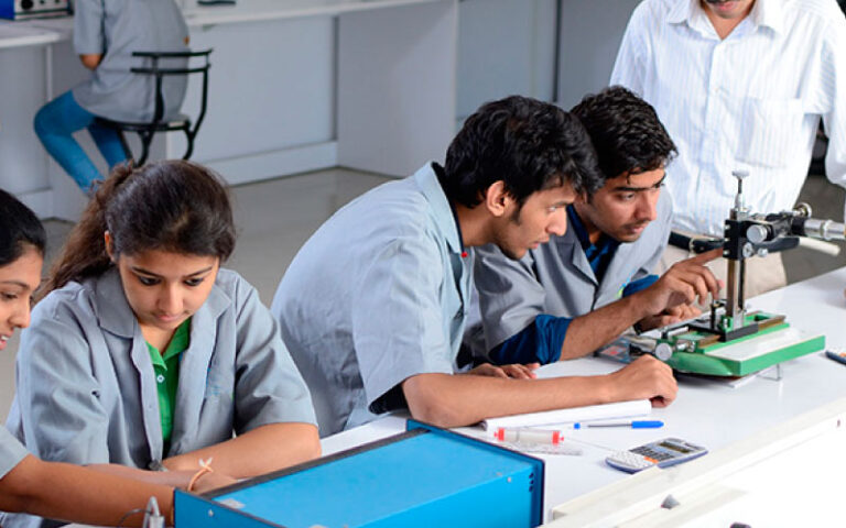 Top Engineering Colleges in Ghaziabad & Delhi NCR 2025 – Best Private Engineering Colleges for B.Tech